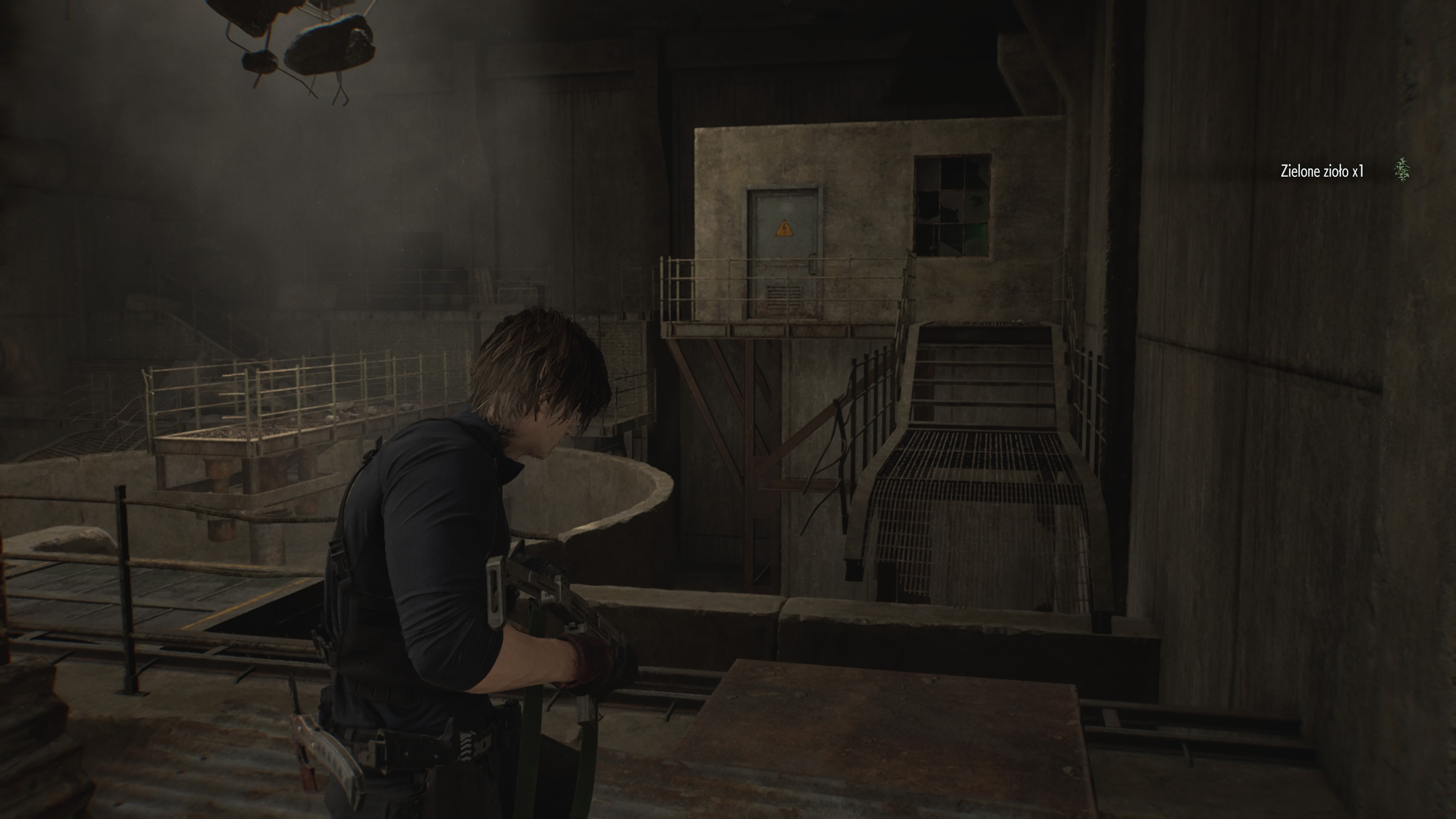 Resident Evil Requiem - Leon: oczyszczalnia, odbiornik, apartament Cedarbrook, żołnierze, korbka, moździerz