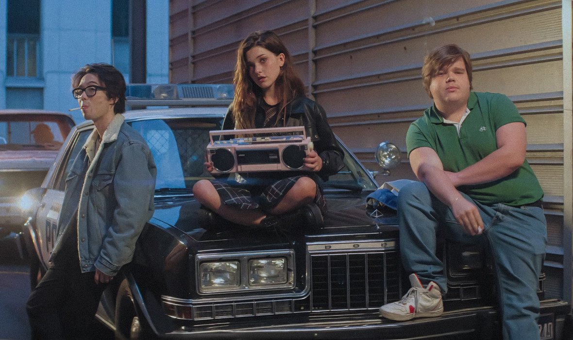 Wszystko przed nami / This Too Shall Pass / Amazon Prime Video