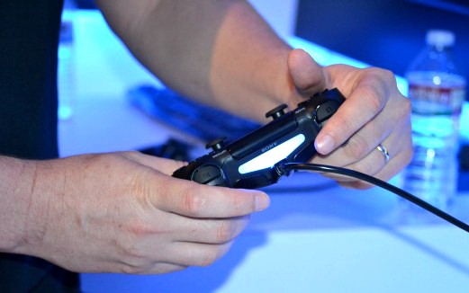 PlayStation 4 - nie wyłączymy podświetlenia na froncie pada
