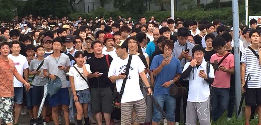 Policja w Tokio nie radzi sobie z tłumami graczy Pokemon GO; gazety proszą o opamiętanie