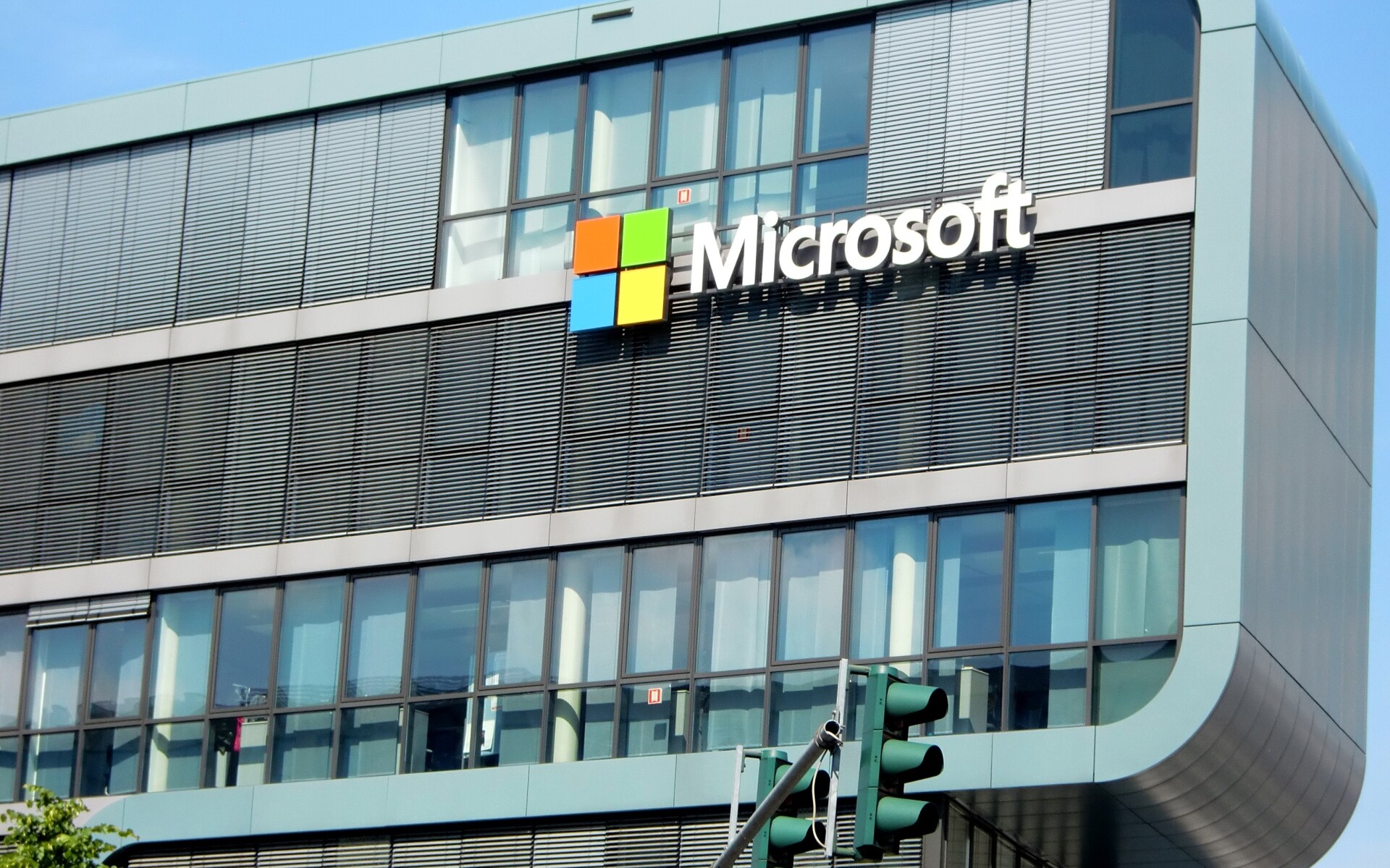Microsoft ma zwolnić 22 tys. pracowników? Sprzeczne doniesienia na temat planów giganta