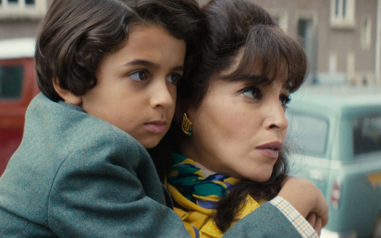 Cudowne życie (2025) – recenzja filmu [Best Film]. Mama, Bóg i… Sylvie Vartan?