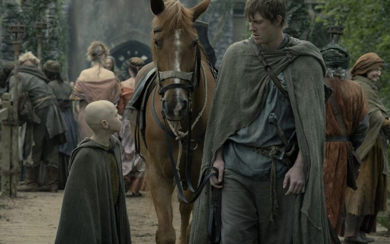 Rycerz siedmiu królestw (2026) – recenzja serialu [HBO]. Dunk przygłup, tępy jak buzdygan. I Jajo