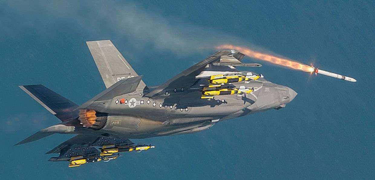 Ace Combat 7. Supernowoczesny myśliwiec F-35 na zwiastunie
