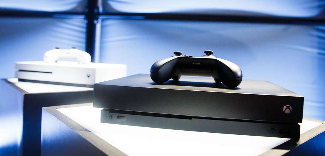 Xbox One X. Wg Pachtera do końca roku sprzeda się 1 milion XOne X. &quot;To nie jest duży sukces&quot;