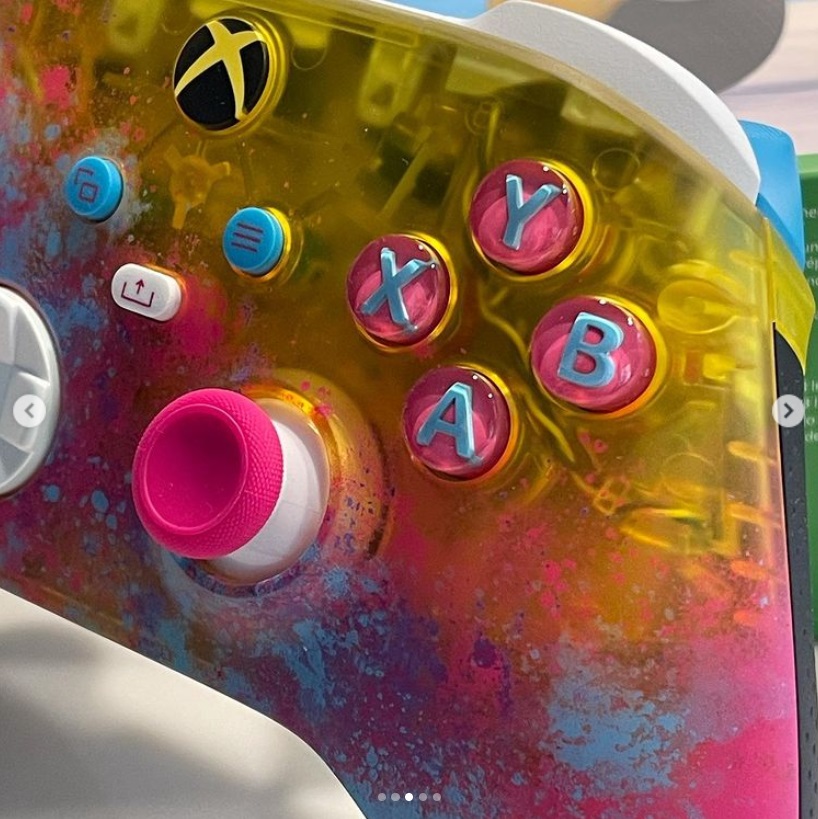 Kontroler Forza Horizon 5 na zdjęciach. Pad spotyka się z mieszanym odbiorem