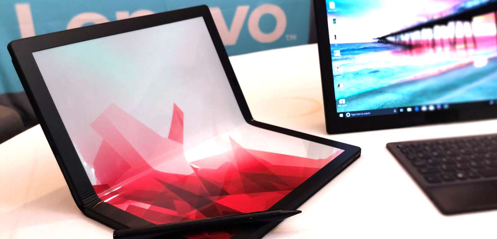 Lenovo ujawnia pierwszy laptop ze zginanym wyświetlaczem