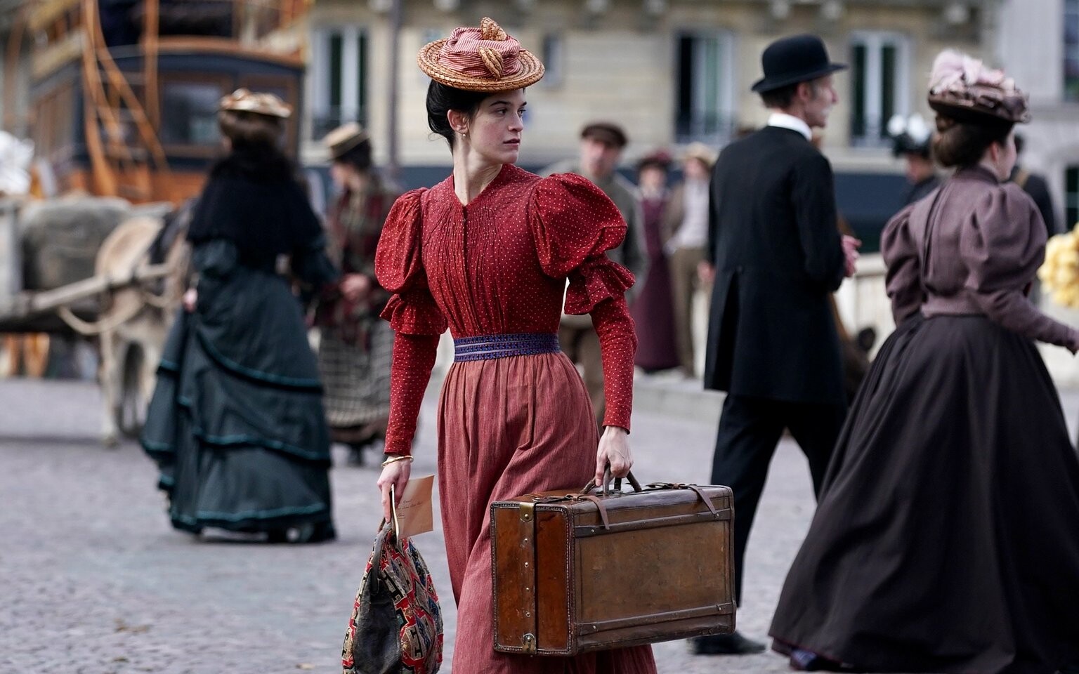 Pewnego razu w Paryżu (2025) - recenzja filmu [Kino Świat]. Śladami przodków