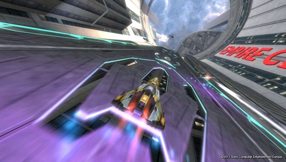 Znakomite Wipeout 2048, pozwala na ściganie się z posiadaczami Wipeout HD na PS3