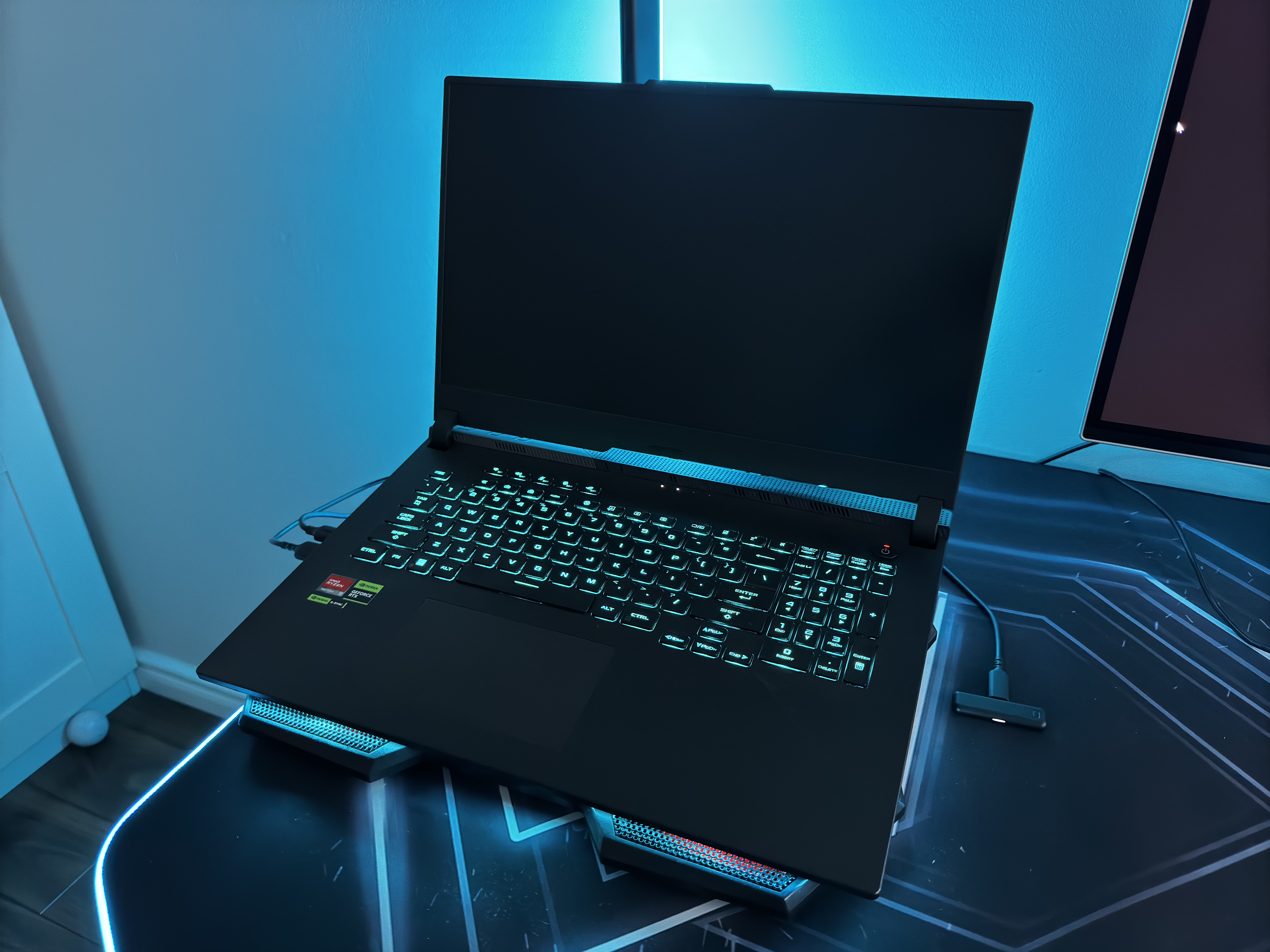 gaming laptop_ASUS ROG STRIX 17 SCAR