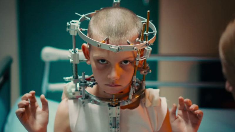 Titane (2021) - recenzja filmu [Nowe horyzonty]. Grubo ciosana metafora