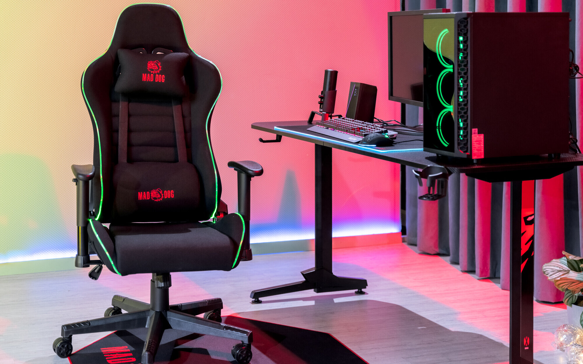 Tani fotel MAD Dog GCH800 z podświetleniem RGB (27 trybów) czy poduszkami za 299 zł zamiast 599 zł