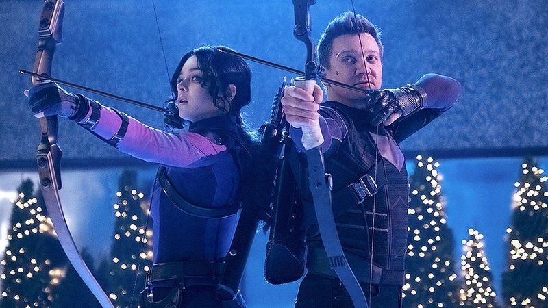 Hawkeye (2021) - opinia po pierwszych dwóch odcinkach serialu [Disney]. Świąteczna komedia superbohaterska?
