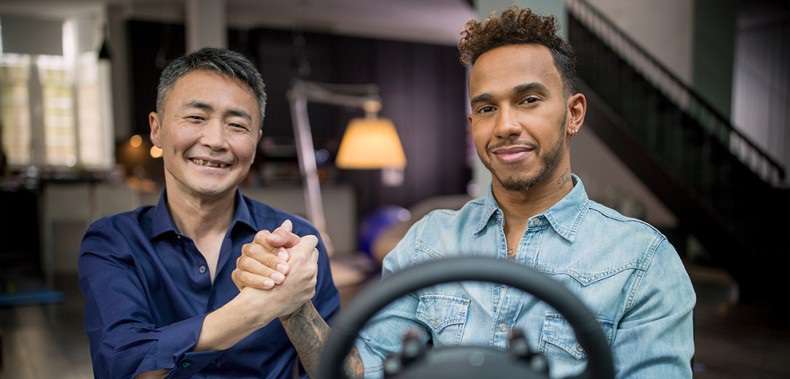 Gran Turismo Sport z doświadczonym nauczycielem. Lewis Hamilton uczy graczy