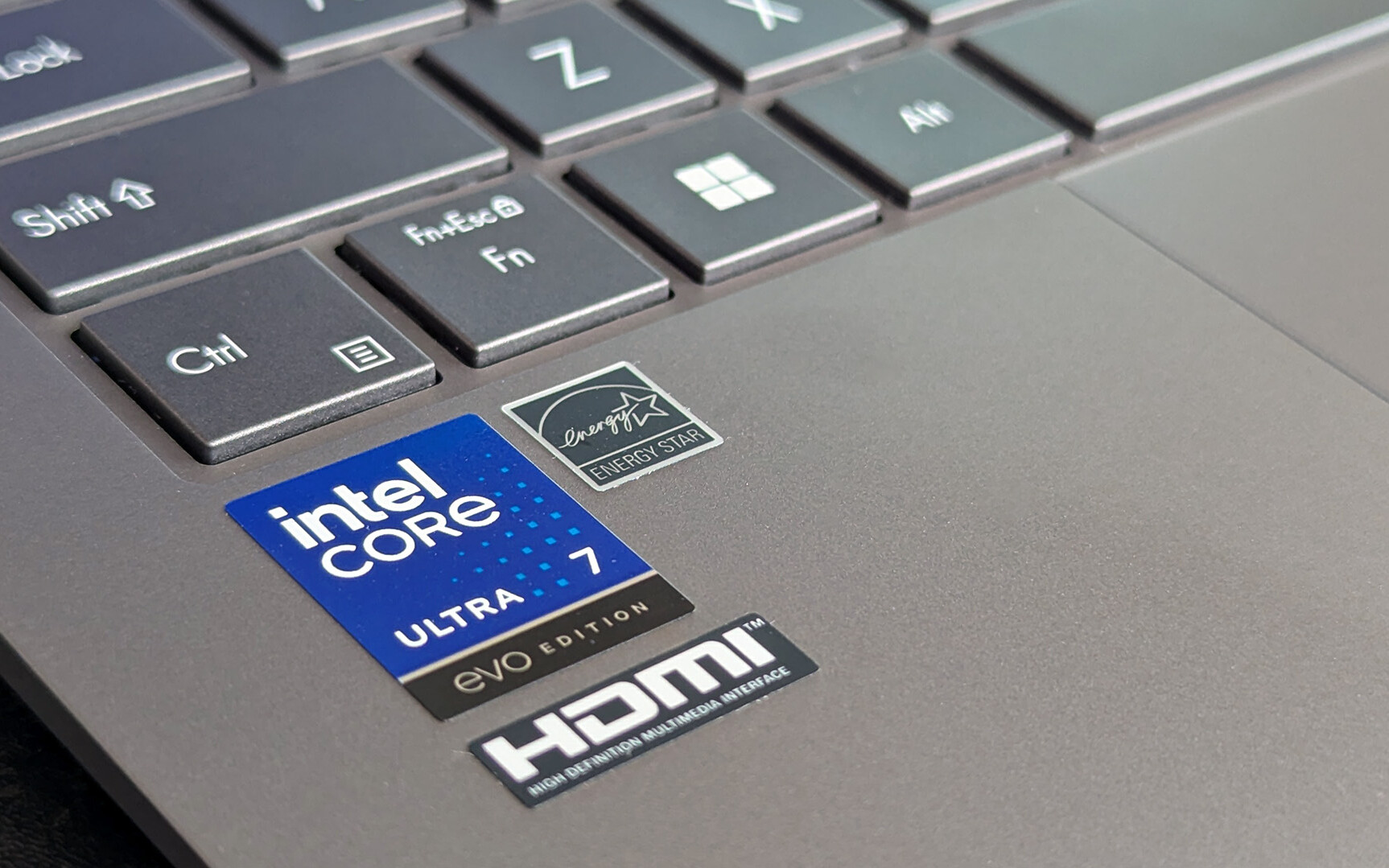Pierwsze laptopy z procesorami Intel Wildcat Lake trafiają do sklepów. Konkurencja dla kompów Apple kusi ceną