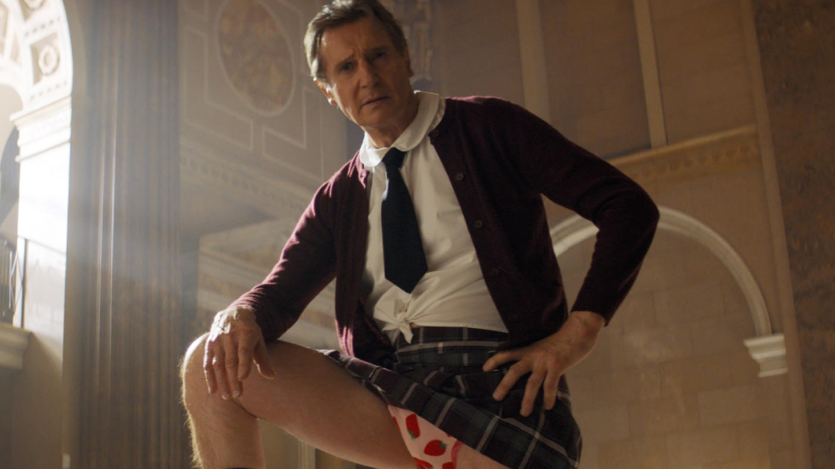 Liam Neeson Naga Broń