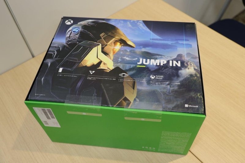 Xbox Series X na dokładnych zdjęciach sklepowej wersji. Sprawdźcie zawartość opakowania