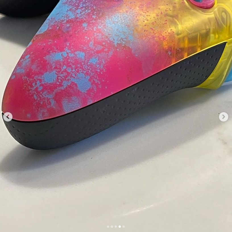 Kontroler Forza Horizon 5 na zdjęciach. Pad spotyka się z mieszanym odbiorem