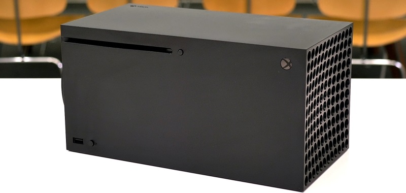 Xbox Series X na prawdziwych zdjęciach. Porównanie z Xbox One