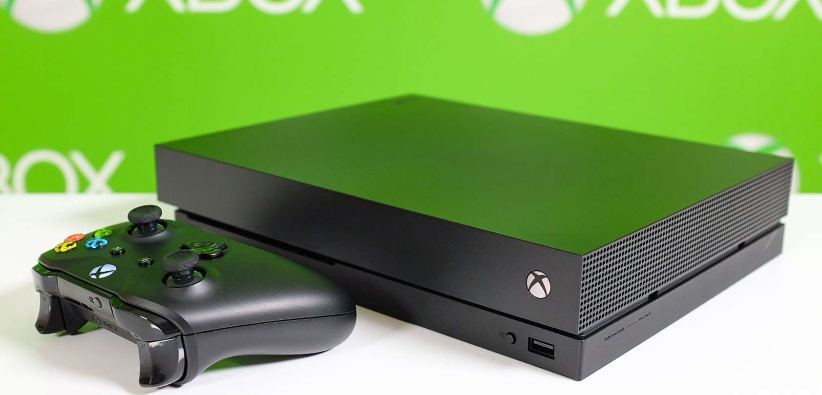 Xbox One X. Szef Xbox UK ostrzega, że może zabraknąć towaru w sklepach
