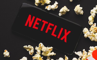 Netflix zwalnia pracowników. Firma „rozważa” wrzucenie największych hitów na początku wyłącznie do kin