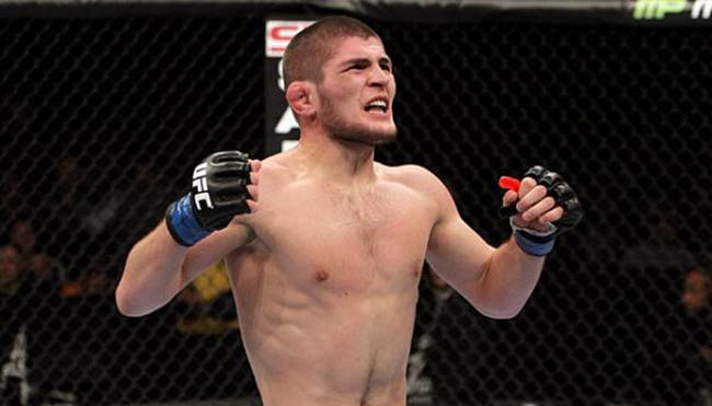 Ogromna wpadka EA. Muzłumański zawodnik w UFC 2 wykonuje znak krzyża. Studio przeprasza