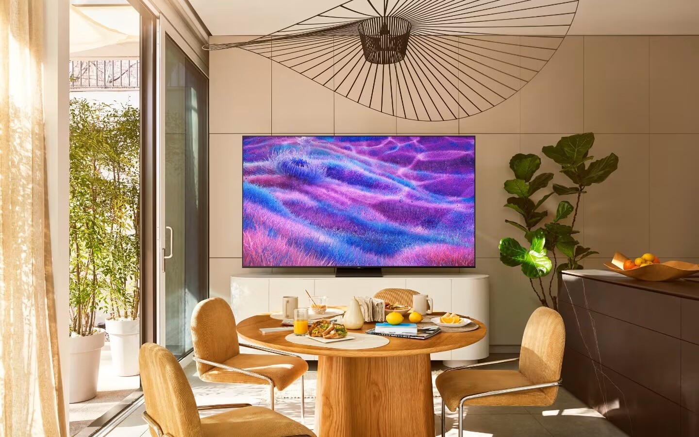 Samsung 65QN80F Neo QLED - test telewizora. Czy 2025 rok przynosi rewolucję wśród ekranów MiniLED od Samsunga?