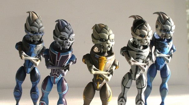 Piękne, ręcznie stworzone figurki Turian z Mass Effect!