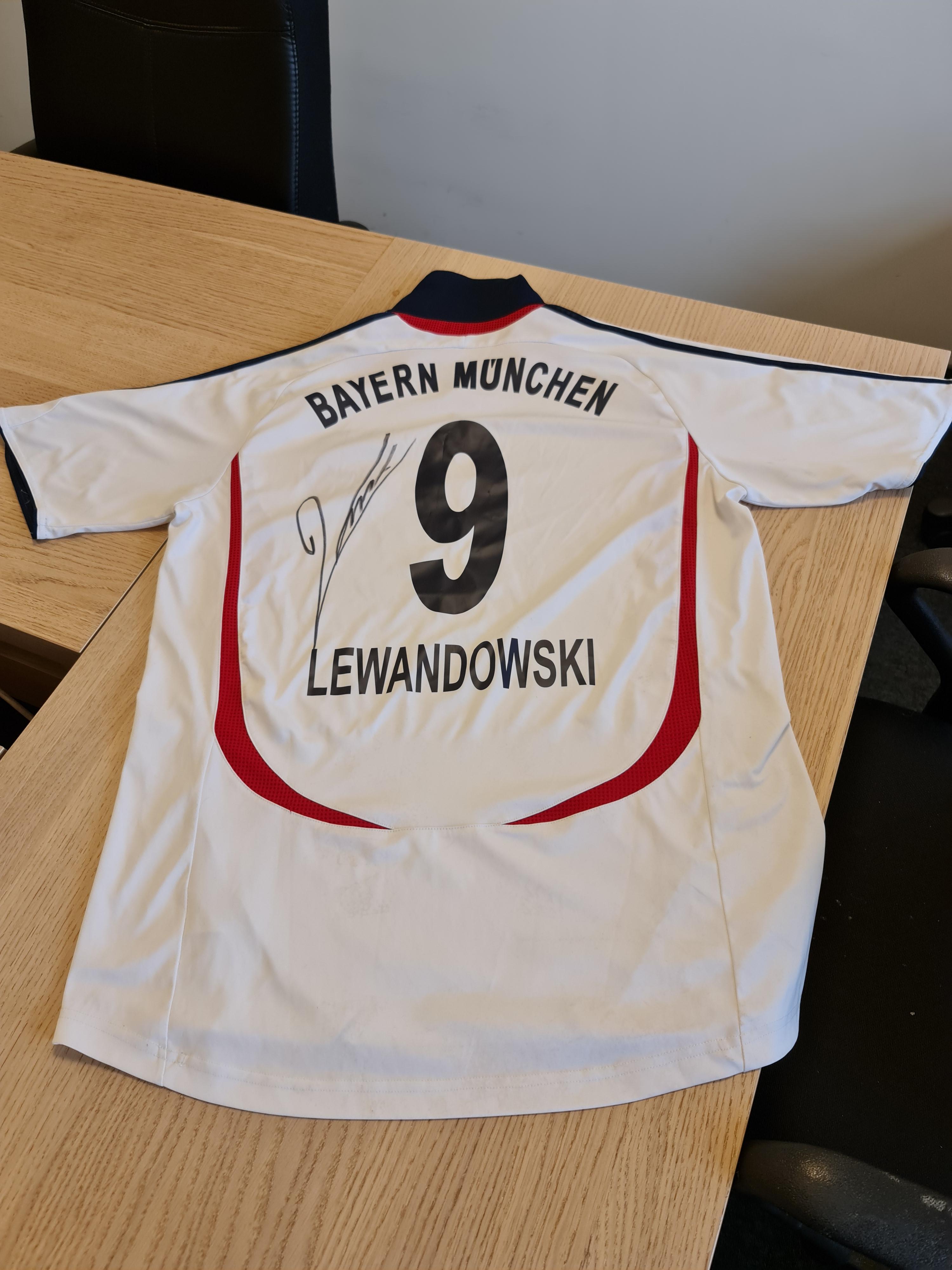 Koszulka Lewandowski autograf