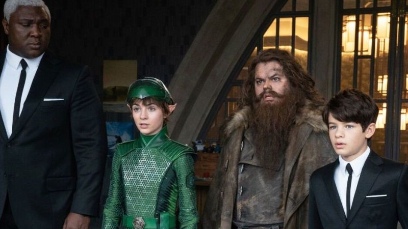 Artemis Fowl – recenzja filmu. Nie pomogą mu ciemne okulary i garnitur