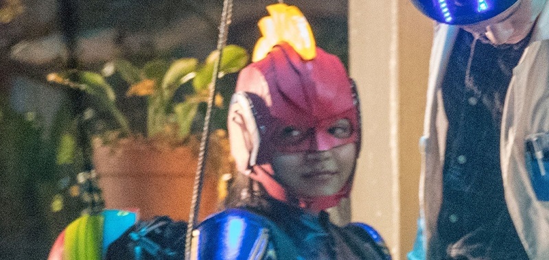 Ms. Marvel na zdjęciach z planu. Kamala Khan paraduje w stroju Kapitan Marvel
