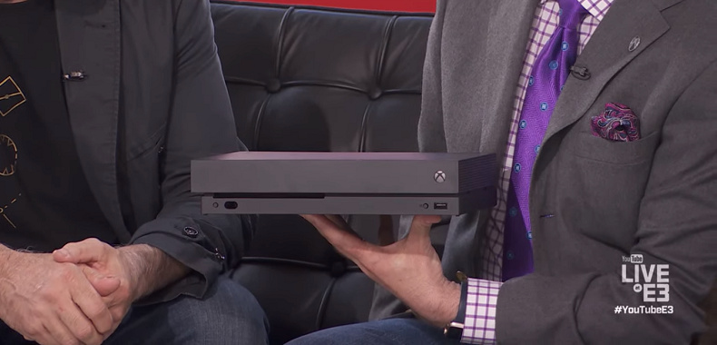 Xbox One X to najpiękniejszy i najmniejszy Xbox w historii. Major Nelson pokazał konsolę na żywo!