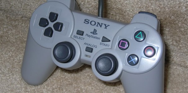 Pamiętacie Dual Analoga? Oto przegląd kontrolerów z rodziny PlayStation