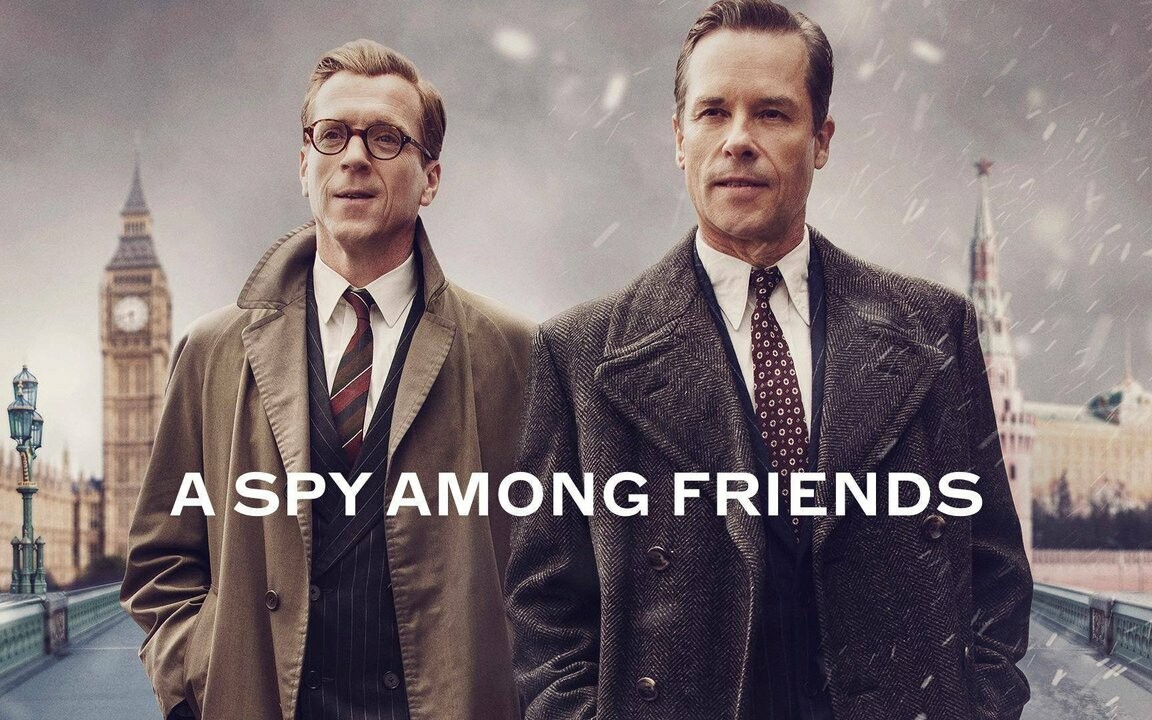 Szpieg wśród przyjaciół (2022) – recenzja i opinia o miniserialu [HBO Max]. Przyjaciele czy wrogowie?