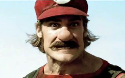 Mario przypakował i wozi się Mercedesem – zabawna reklama Mario Kart 8