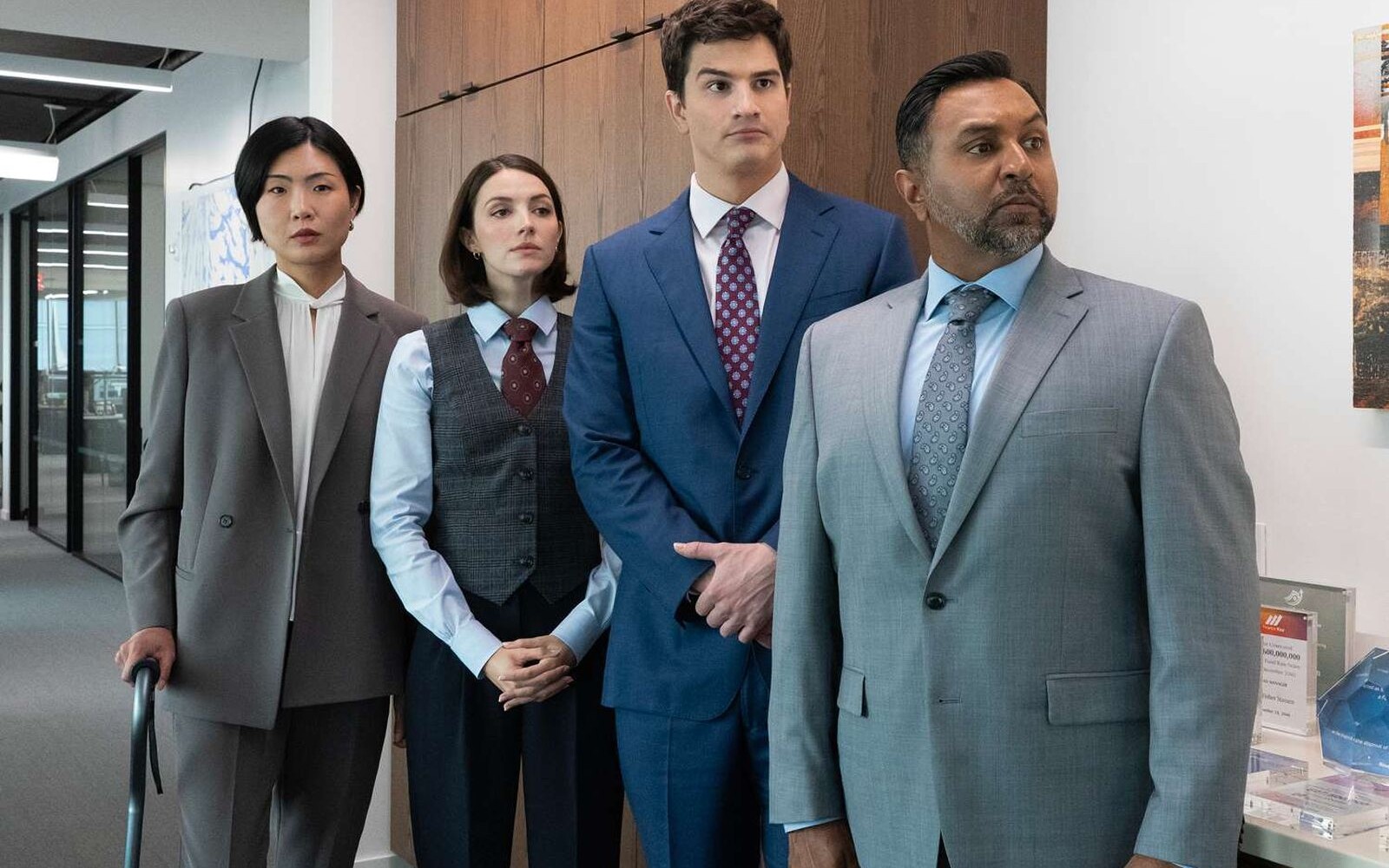 Niestworzeni do pracy (2026) – recenzja serialu [Disney]. Mindy Kaling kontratakuje?