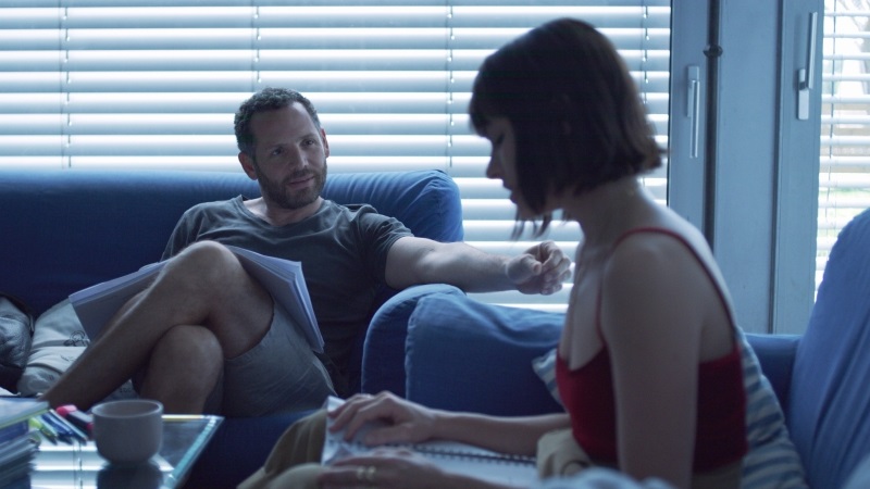 Poszukując Alice (2021) - recenzja serialu [Apple]. Przejmująca intryga