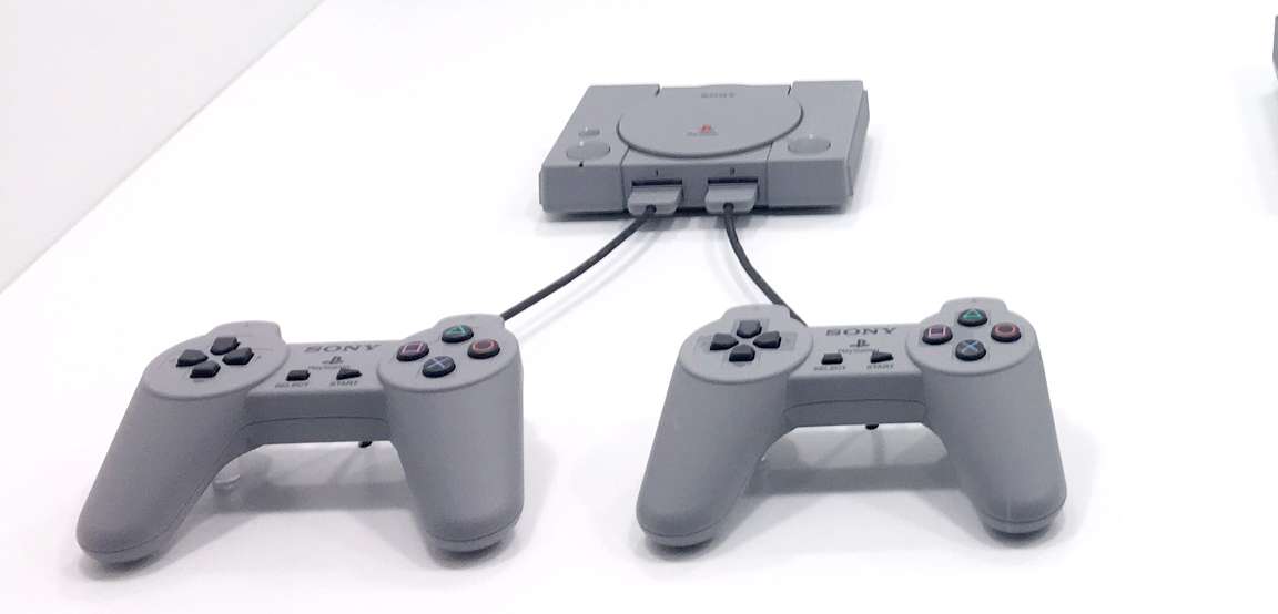 PlayStation Classic na TGS 2018. Porównanie wymiarów