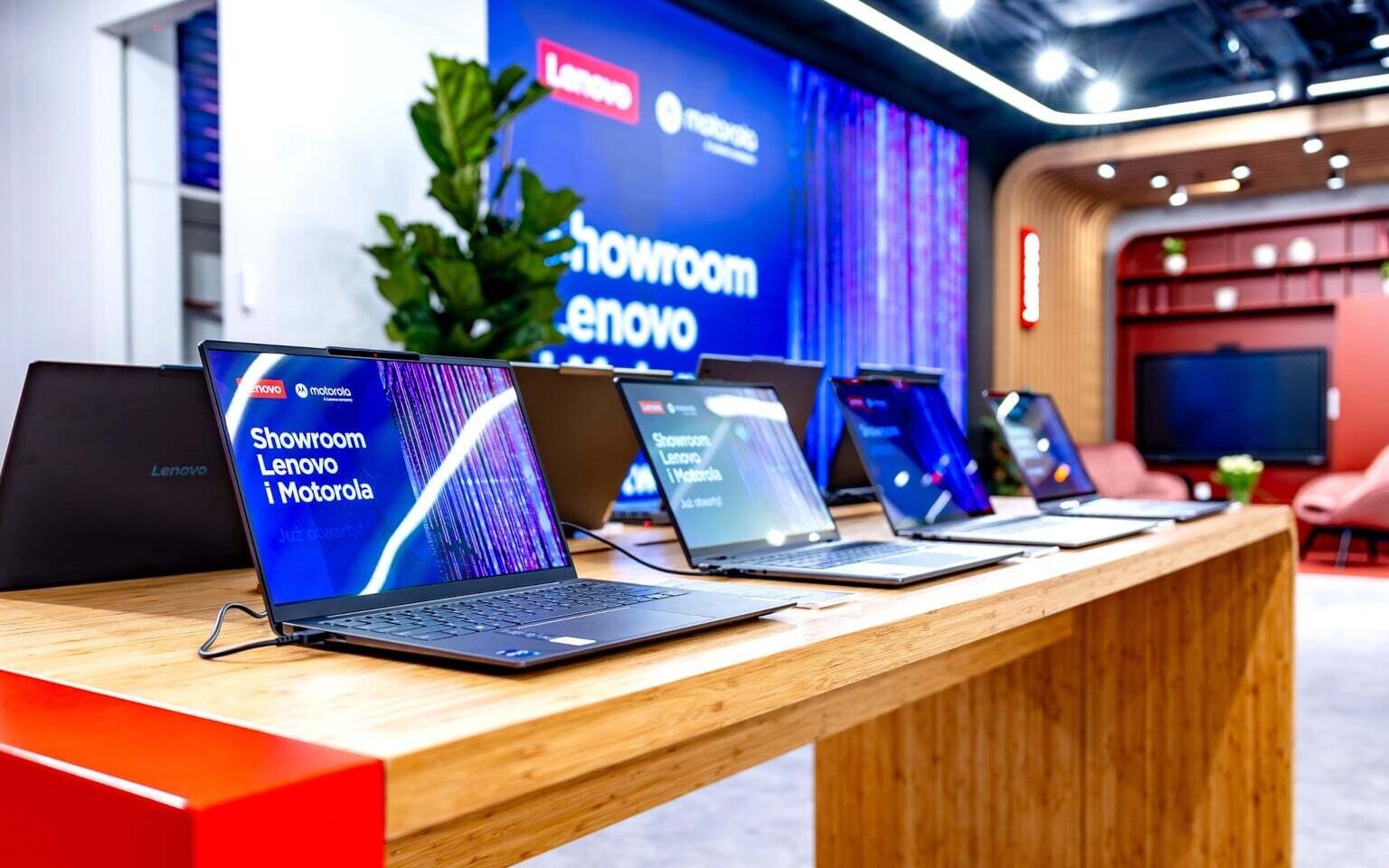 Pierwsze urodziny showroomu Lenovo i Motoroli w Warszawie. Promocje i rozwój technologicznego centrum