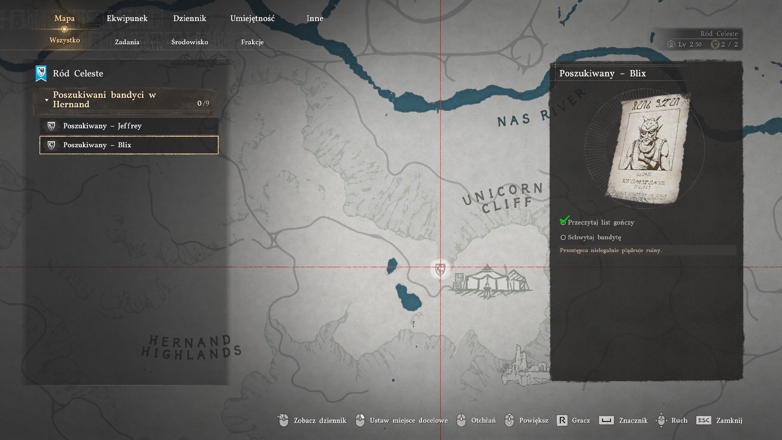 System listów gończych w Crimson Desert to jedna z głównych aktywności pobocznych, która pozwala na tropienie groźnych banitów w całym kontynencie Pywel w zamian za nagrody. Mechanika ta jest bardziej złożona niż zwykłe „idź i pokonaj”, ponieważ wymaga od gracza uważnego śledzenia celu.  Oto szczegółowy opis działania tego systemu:  Jak działają listy gończe? Lokalizacja zleceń: Listy gończe oraz informacje o banitach znajdziesz na Tablicach ogłoszeń umieszczonych w osadach i miastach.  Identyfikacja celu: Po przeczytaniu konkretnego listu poznasz tożsamość, cechy charakterystyczne oraz szczegóły dotyczące poszukiwanej osoby.  Śledzenie na mapie: Przeczytanie listu powoduje, że bieżąca lokalizacja banity zostaje zaznaczona na Twojej minimapie specjalną ikoną.  Pojmanie i nagroda: Twoim zadaniem jest dopaść przestępcę, a po udanym schwytaniu musisz przekazać go strażnikom przy najbliższym punkcie kontrolnym, aby odebrać nagrodę.  Zadania frakcyjne: Postępy w polowaniach możesz śledzić w menu mapy lub dziennika w zakładce zadań frakcyjnych (np. Poszukiwani bandyci w Hernand).  Dlaczego wrogowie znikają z mapy? Jeśli zauważysz, że ikona poszukiwanego bandyty nagle zniknęła z mapy lub nie możesz go odnaleźć w wyznaczonym miejscu, wynika to z unikalnych cech tego systemu:  Nieustanny ruch: Uciekinierzy w Crimson Desert rzadko pozostają w jednym miejscu na dłużej; są w ciągłym ruchu, przemieszczając się po kontynencie.  Pora dnia: Niektórzy bandyci są nieuchwytni niczym cienie i pojawiają się w świecie gry tylko o określonej porze (np. wyłącznie w nocy lub o świcie).  Dynamiczne tropienie: System wymusza na graczu aktywne tropienie i wykorzystywanie informacji zawartych w liście gończym, aby przewidzieć, gdzie cel może się aktualnie znajdować.  Gdy wróg zniknie, warto sprawdzić porę dnia lub poczekać, aż jego lokalizacja ponownie zaktualizuje się na mapie po pewnym czasie.