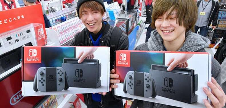 Nintendo Switch w Japonii to nadal towar deficytowy. Gracze stoją w kilometrowych kolejkach