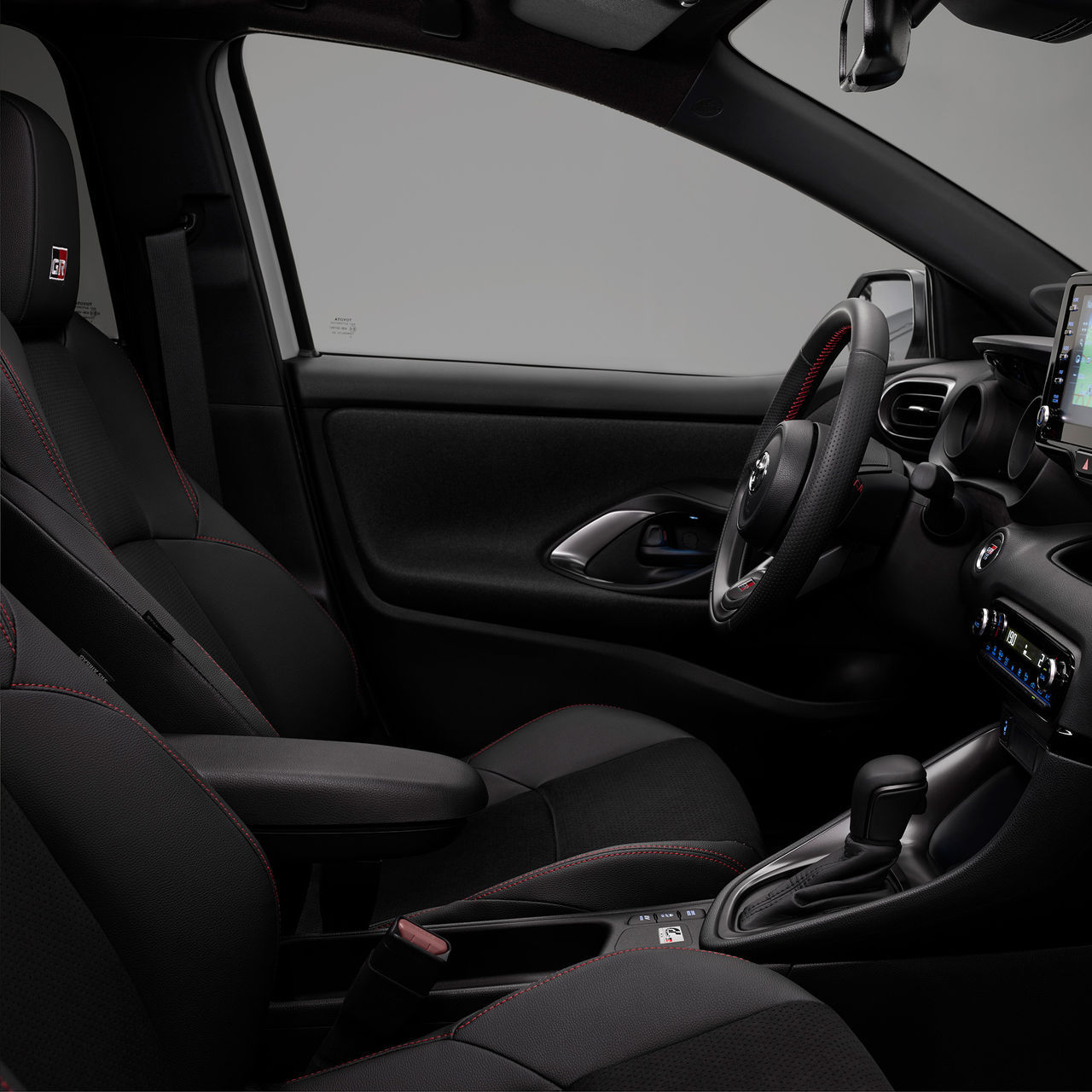 Toyota Yaris GR SPORT Electric Hybrid nosi nazwę GT7 Edition - środek