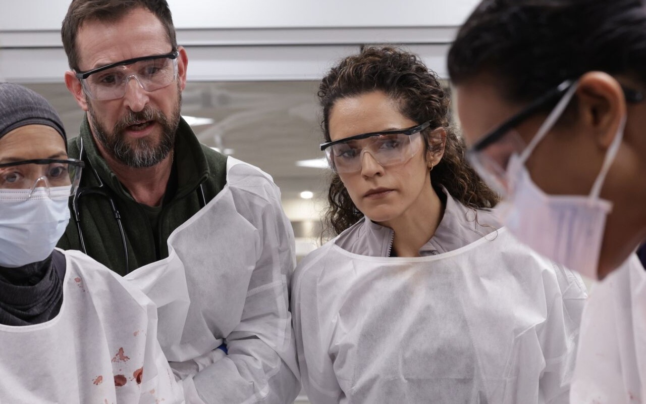 The Pitt (2025) – recenzja połowy 2. sezonu serialu [HBO max]. Pracowity czwarty lipca