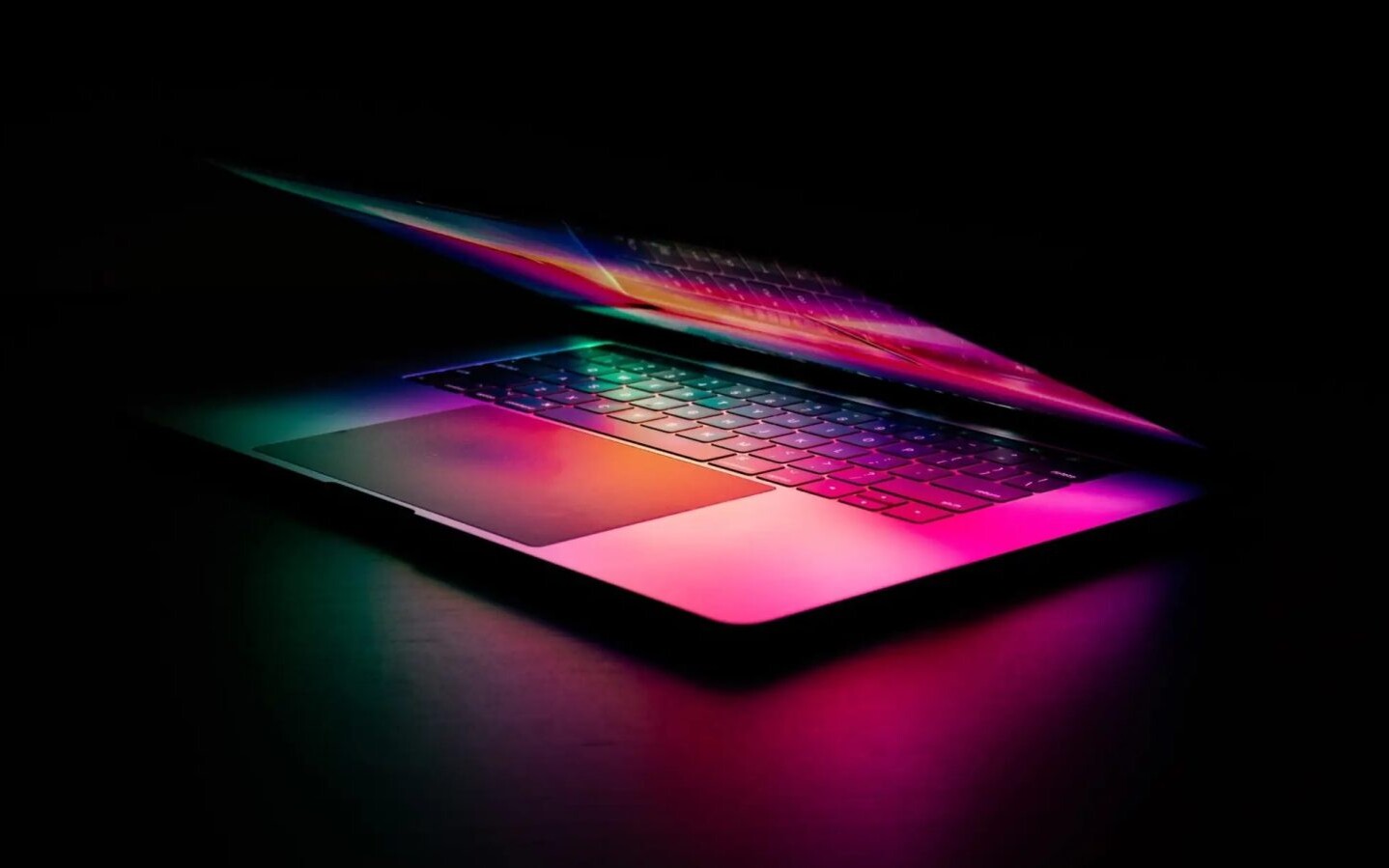 MacBook Pro OLED M6