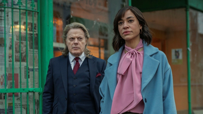 Zostań przy mnie (2021) – recenzja serialu [Netflix]. Kiedy do głosu dochodzą tajemnice z przeszłości