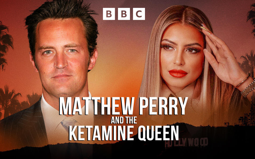 Matthew Perry i Ketaminowa Królowa: Kulisy tragedii (2025) - recenzja filmu [BBC Player]. Grzeszyć w Hollywood