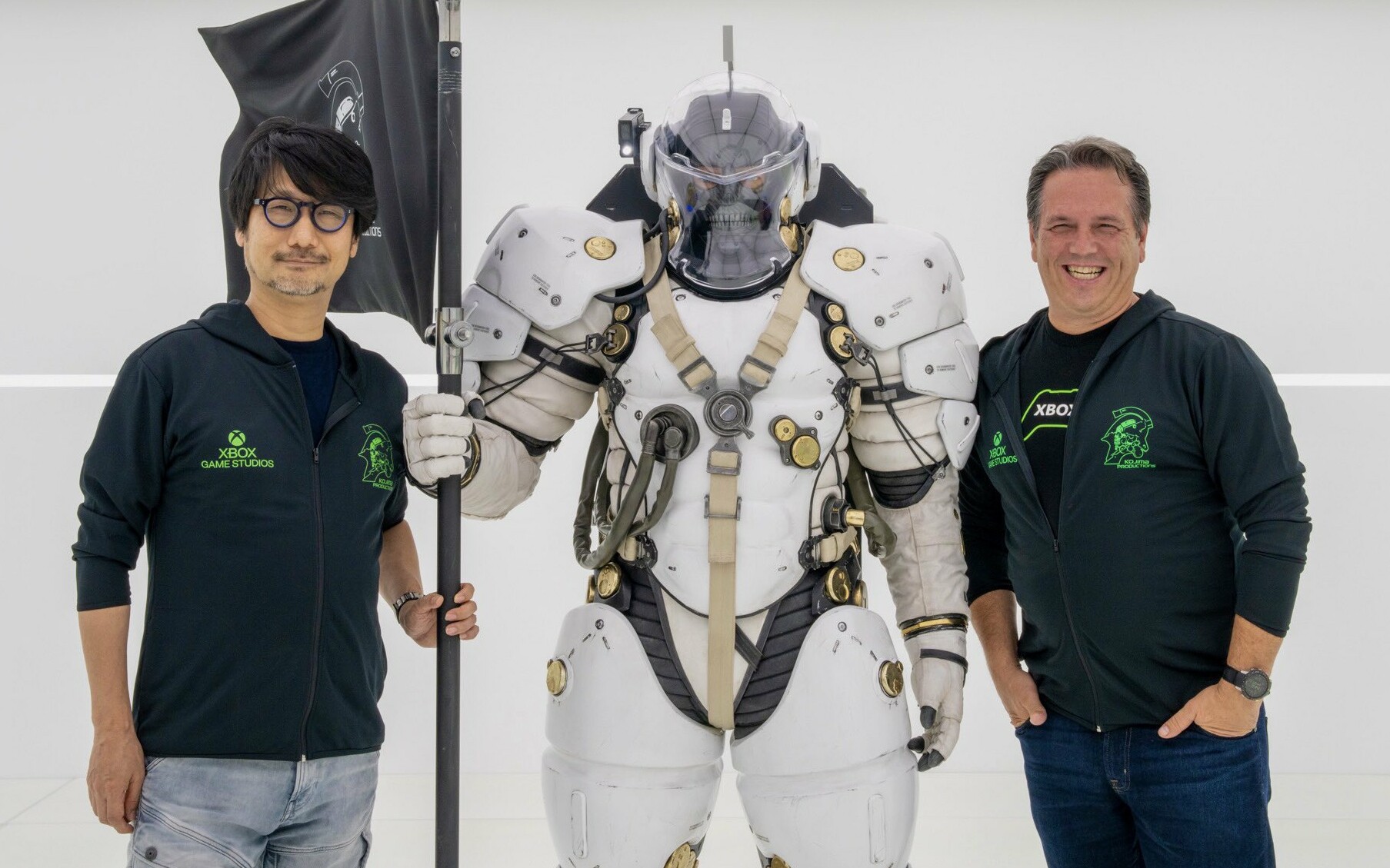 Hideo Kojima visited Xbox.  The Japanese shared photos from the visit