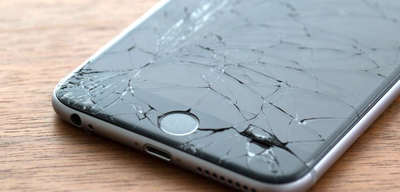 Koniec passy Apple? Firma znów tnie produkcję iPhone&#039;ów i liczy straty