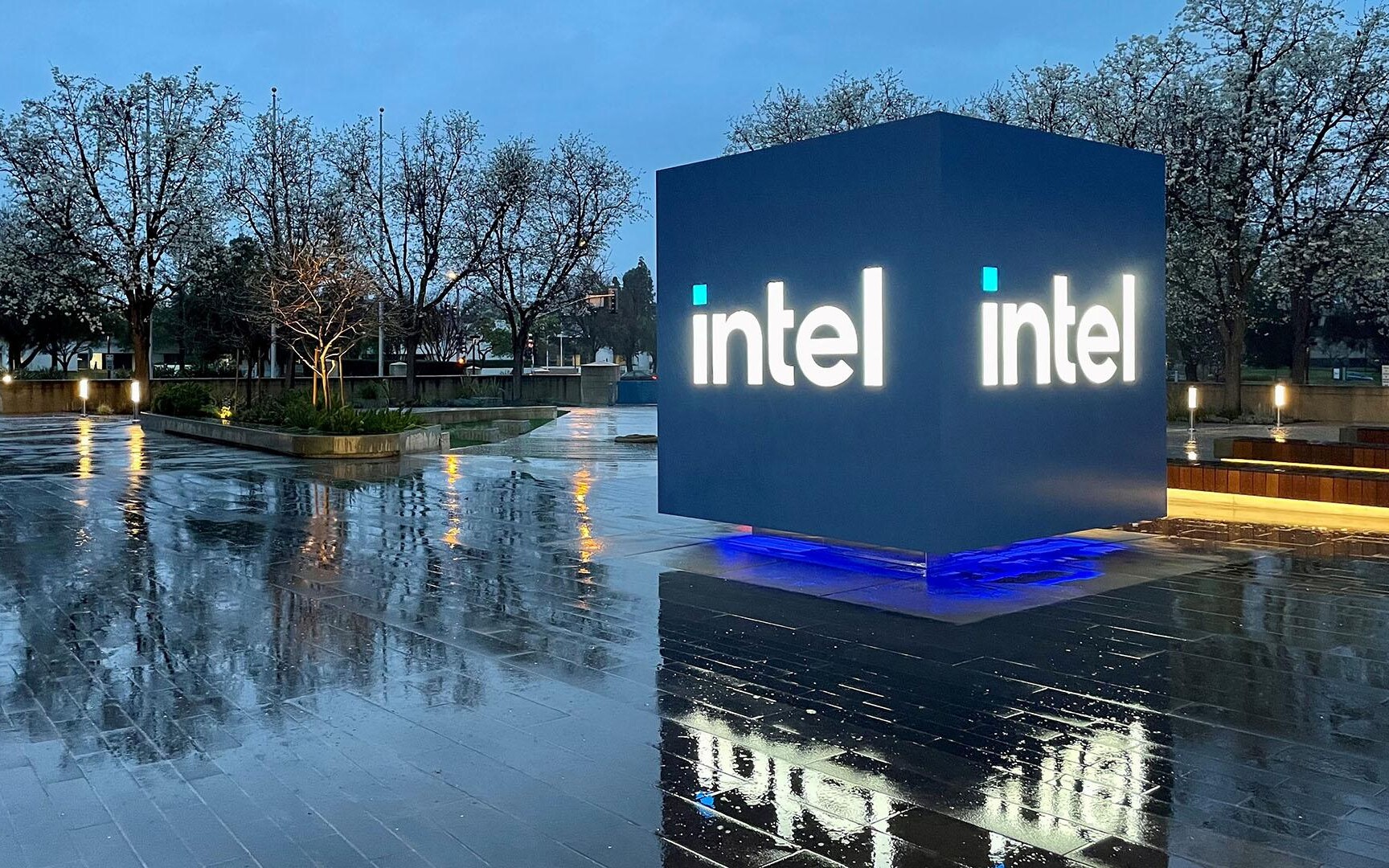Intel przyciąga gigantów. Microsoft, Tesla, Qualcomm i NVIDIA ustawiają się w kolejce po amerykańskie produkty