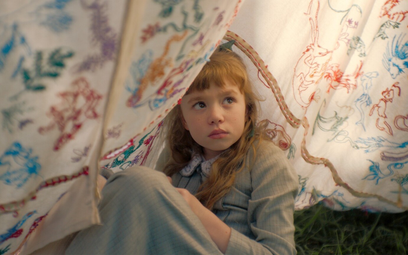 Dom duchów (2026) - recenzja serialu [Amazon]. Międzypokoleniowa walka o wolność